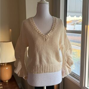 Astr the Label XS Cream V-Neck Ruched Sleeve Women's Sweater